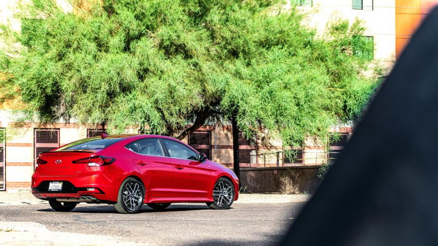  Hyundai Elantra Sport (AD) 2018 года  (NA) (фото 13 из 28)